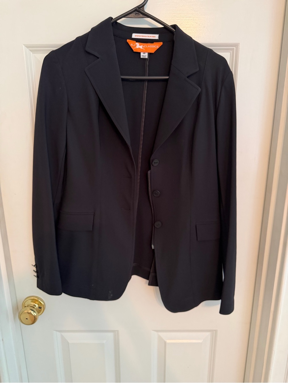 Classic Women's Black Single-Breasted Blazer